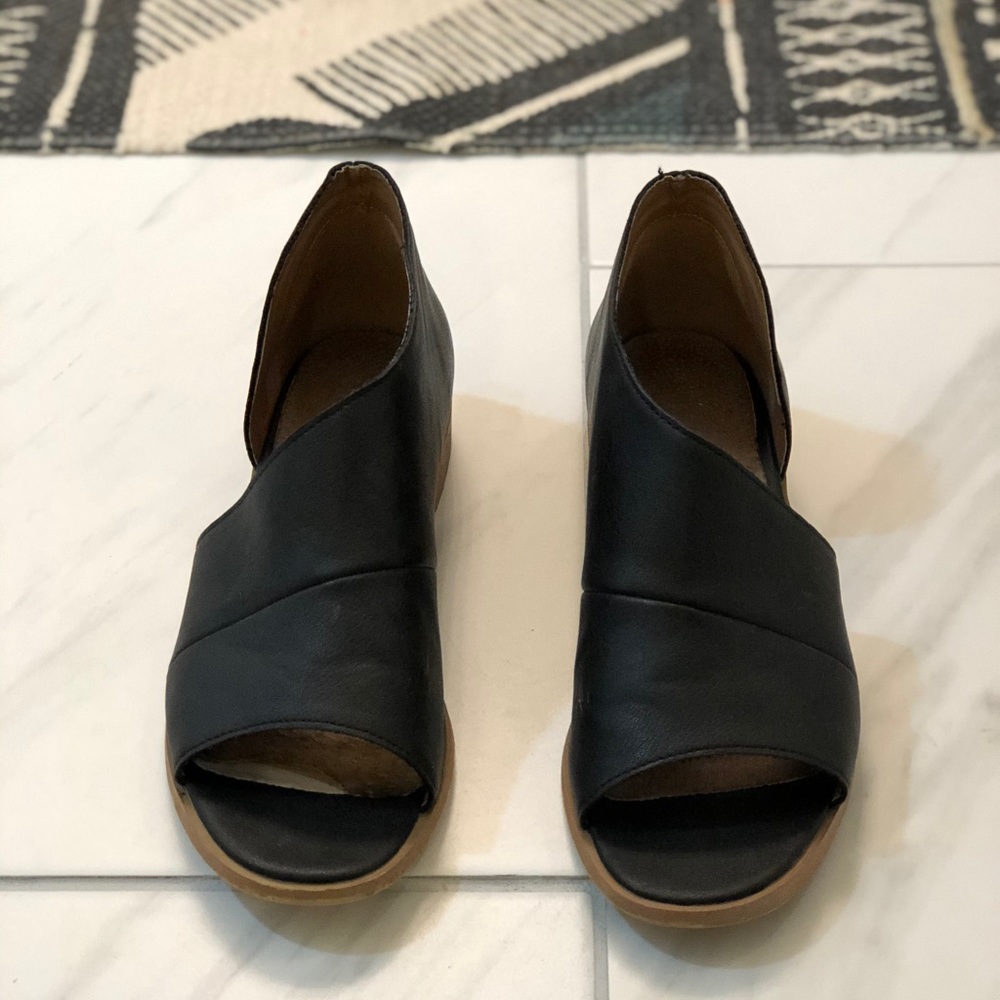 Open toed Flat (Faux Free People look alike) sz 7